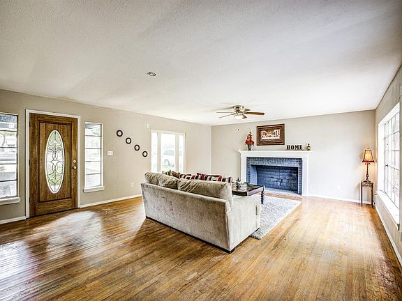 4th image of 3209 Meadow Oaks Dr