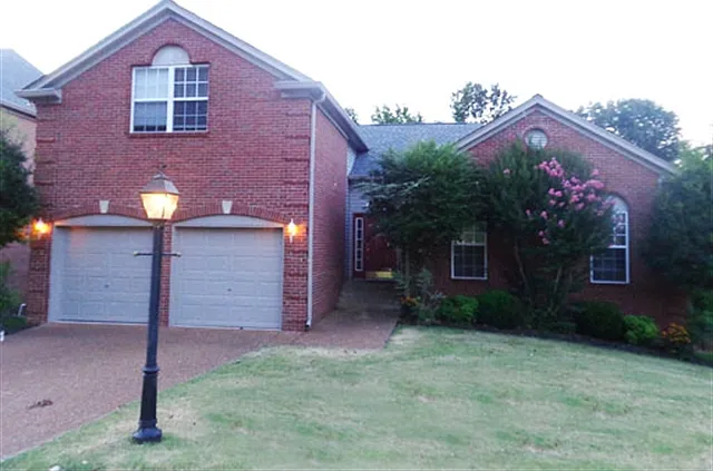 4804 Peninsula Pointe Dr — Photo 1