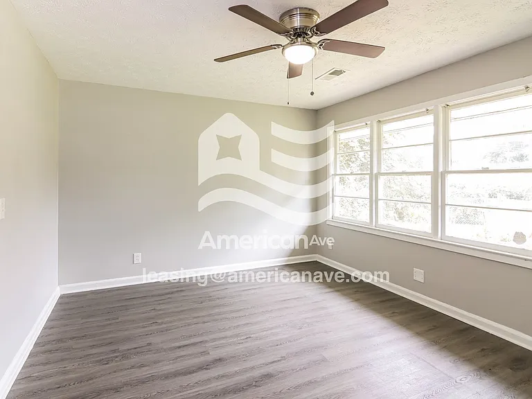 1072886_003_living_room_3.jpg