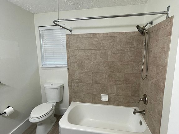 5th image of 3850 Bayou Blvd