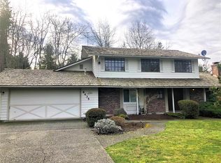 8435 NE 13th St, Clyde Hill, WA 98004