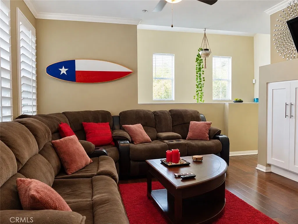 2 bed, 2.5 bath, 1253 sqft, $4,500 — Photo 3