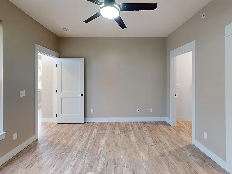 2119 State St — Photo 17