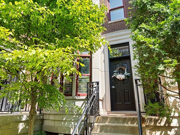 3rd image of 2340 W Wabansia Ave Unit E1