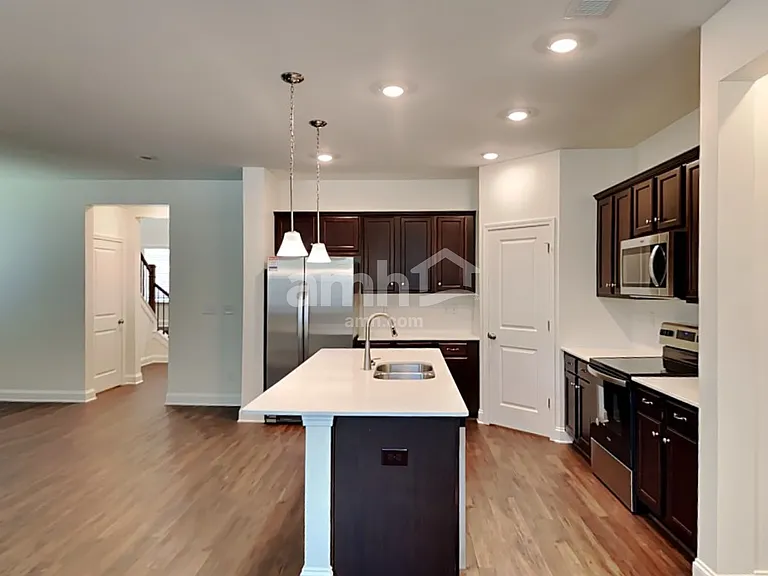 561 Rivermist Dr — Photo 3