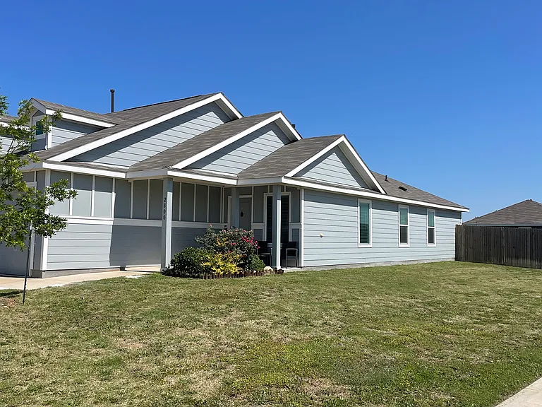 2800 Slatewood Dr — Photo 3