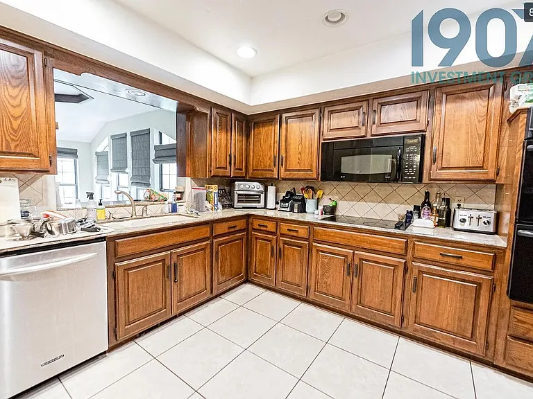 4405 Manchester Ct — Photo 8