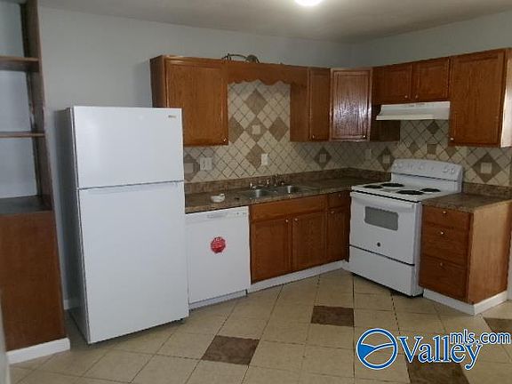 5th image of 1801 Canterbury Cir NW