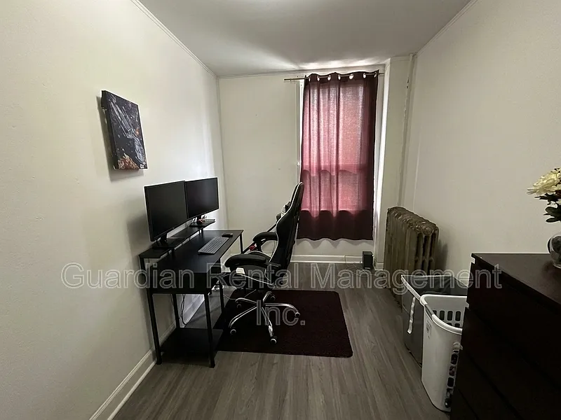 2 bed, 1.0 bath, $1,650 — Photo 4