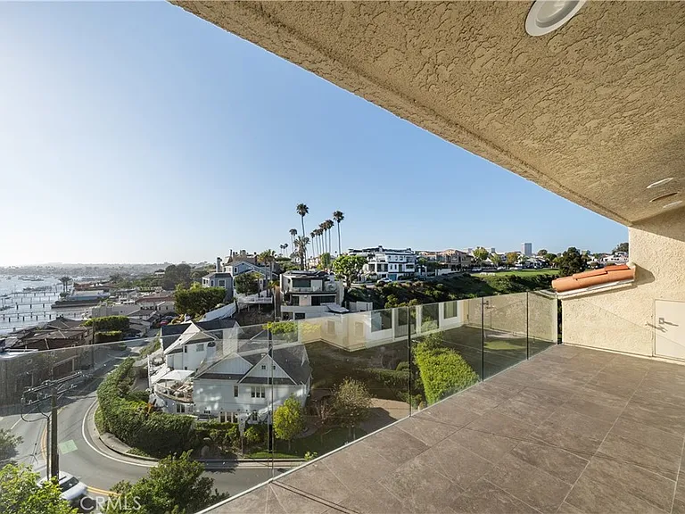 315 Carnation Ave — Photo 17