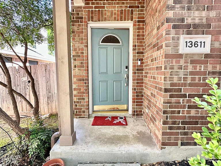 13611 Ashley Oaks — Photo 2