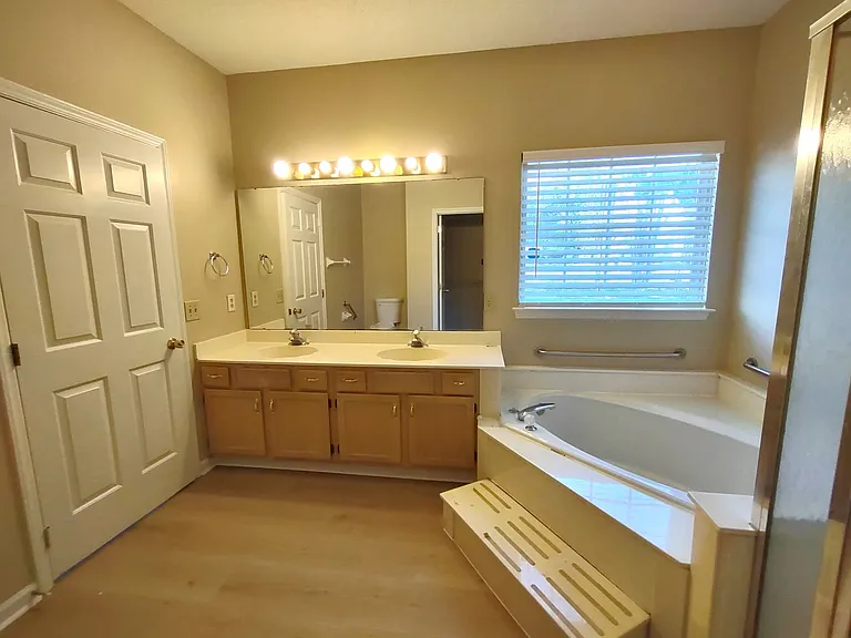 1111 Land Grant Rd — Photo 19