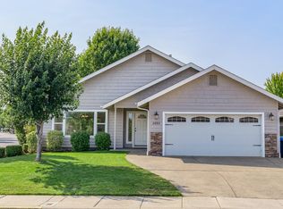 2693 Raydean Dr, Grants Pass, OR 97527