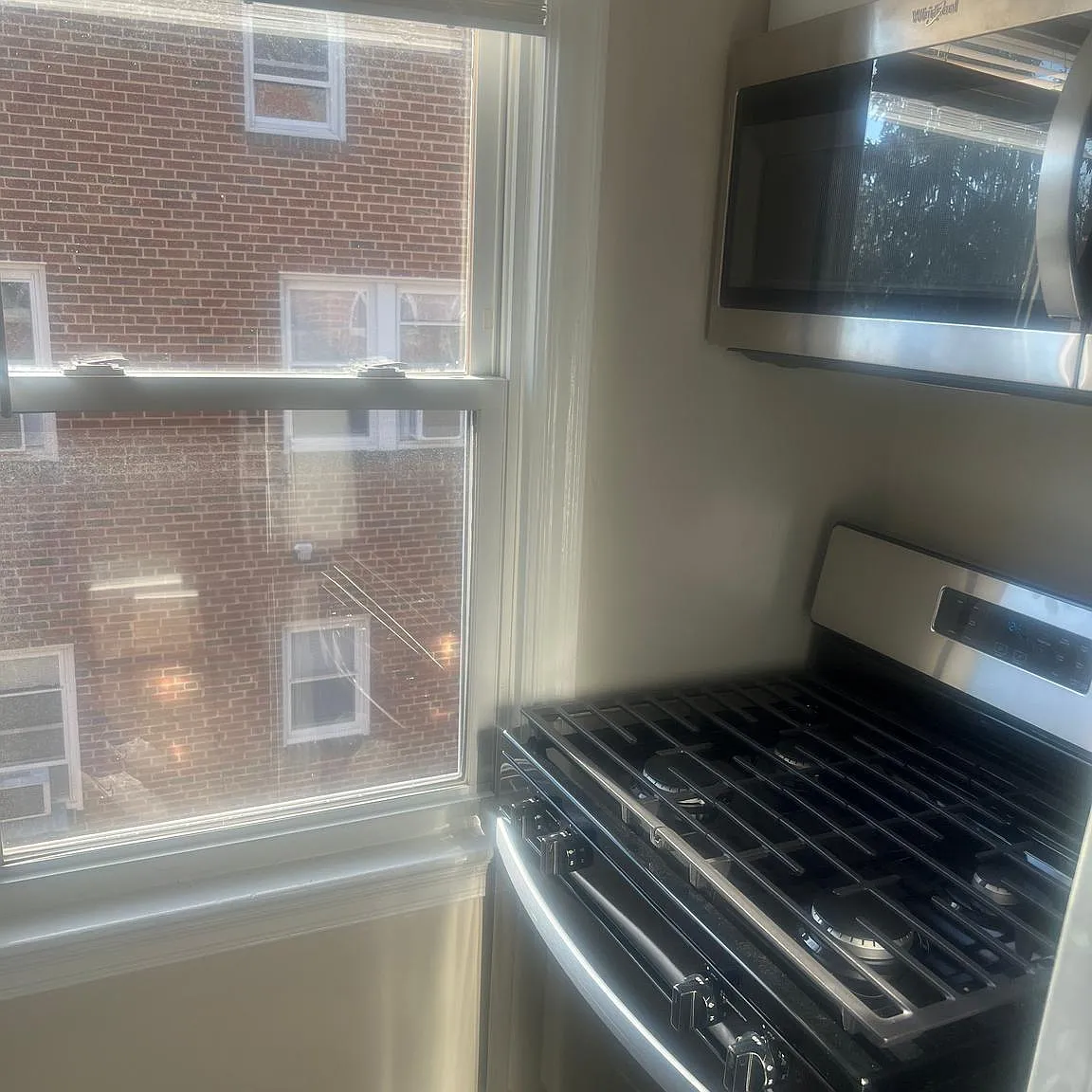 1 bed, $1,561 — Photo 3