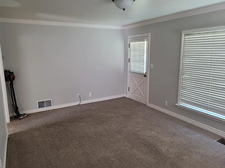 3363 Quincy Ave — Photo 8