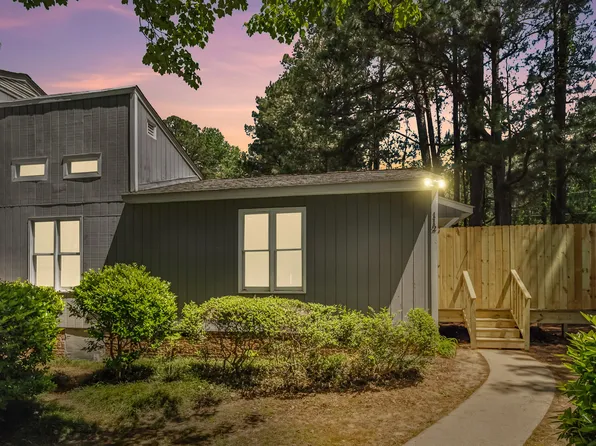 112 Carmichael Ct, Cary, NC 27511
