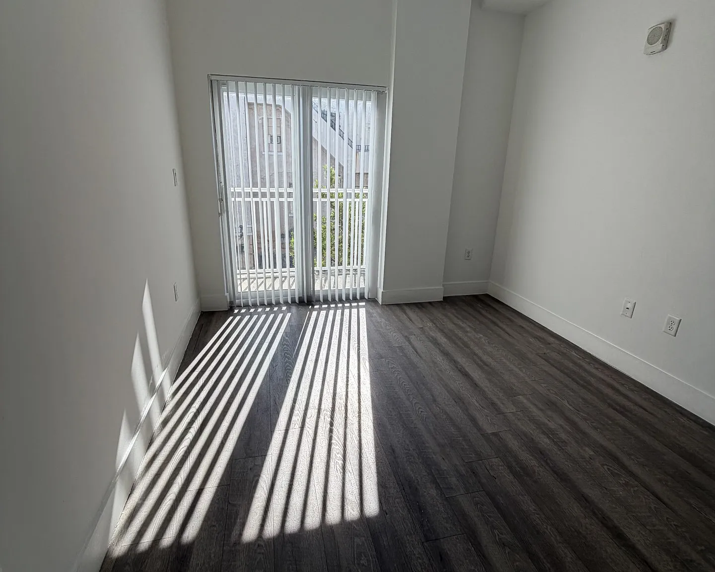 2 bed, 870 sqft, $2,400 — Photo 4