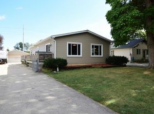 1139 Summerset Dr, Racine, WI 53406