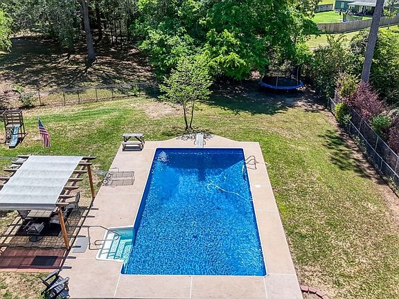 4th image of 128 Pine Lakes Dr