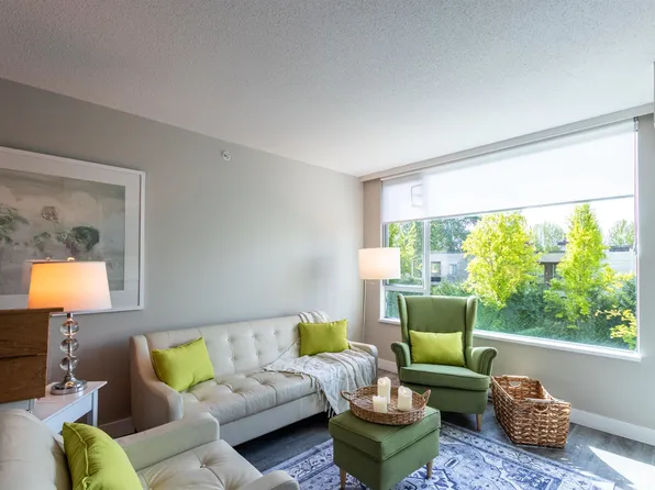 12148 224th St #404, Maple Ridge, BC V2X 3N8