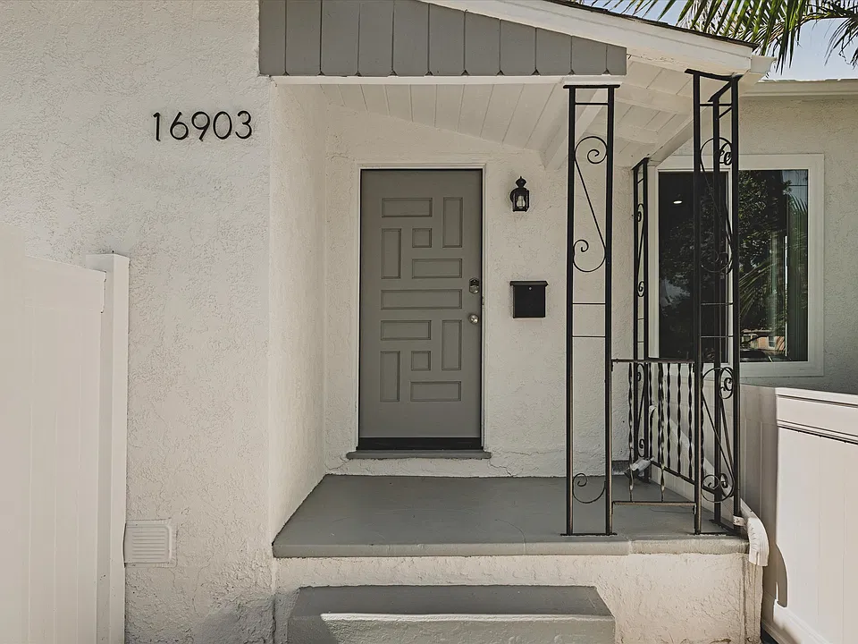 16903 Freeman Ave