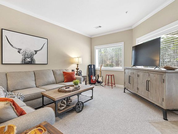 4th image of 640 Arkridge Rd Unit H5