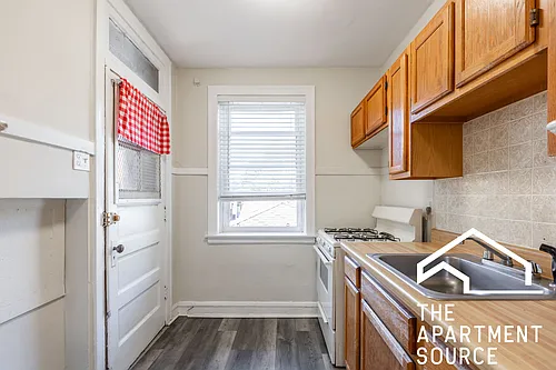 4220 N Clark St Photo 1