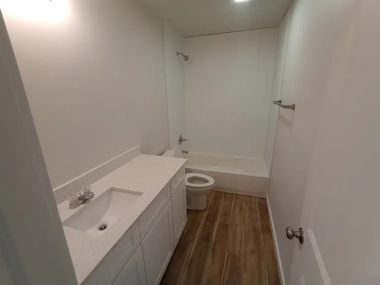400 SW Grand Blvd #1 — Photo 15