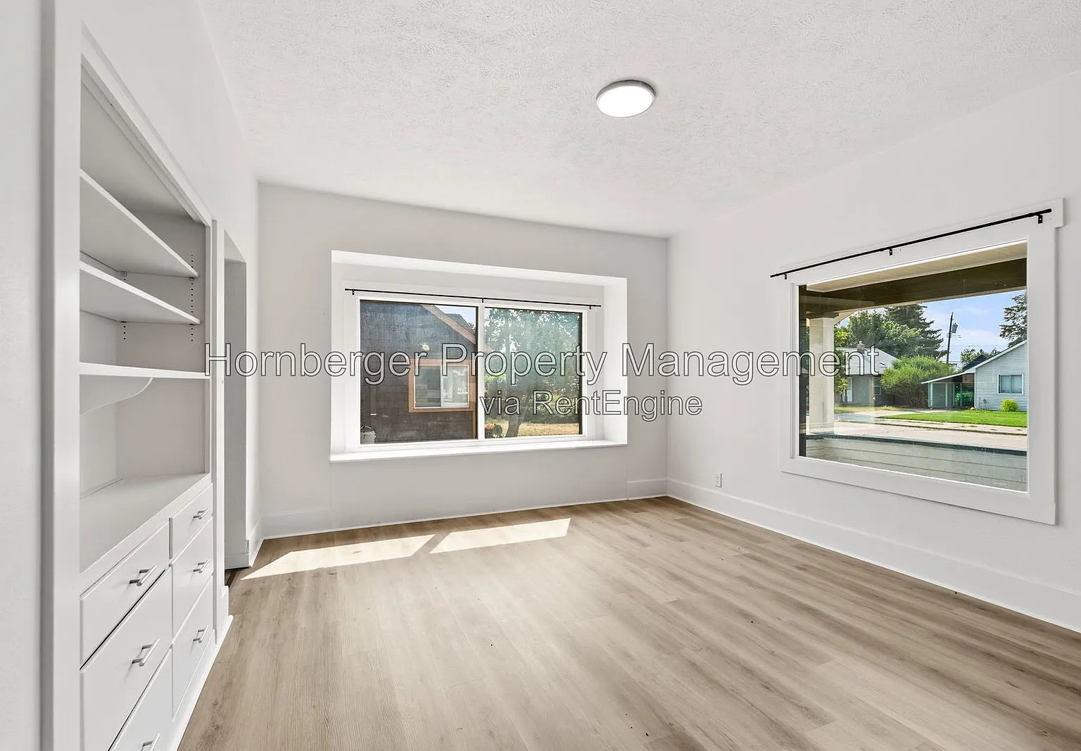 4 bed, 1.0 bath, 1400 sqft, $1,925 — Photo 2