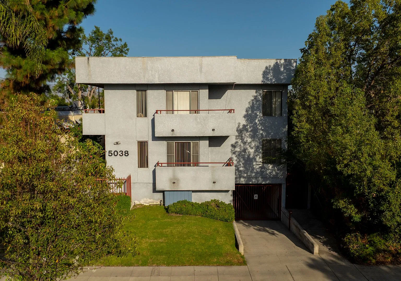 5038 Cahuenga — Photo 3