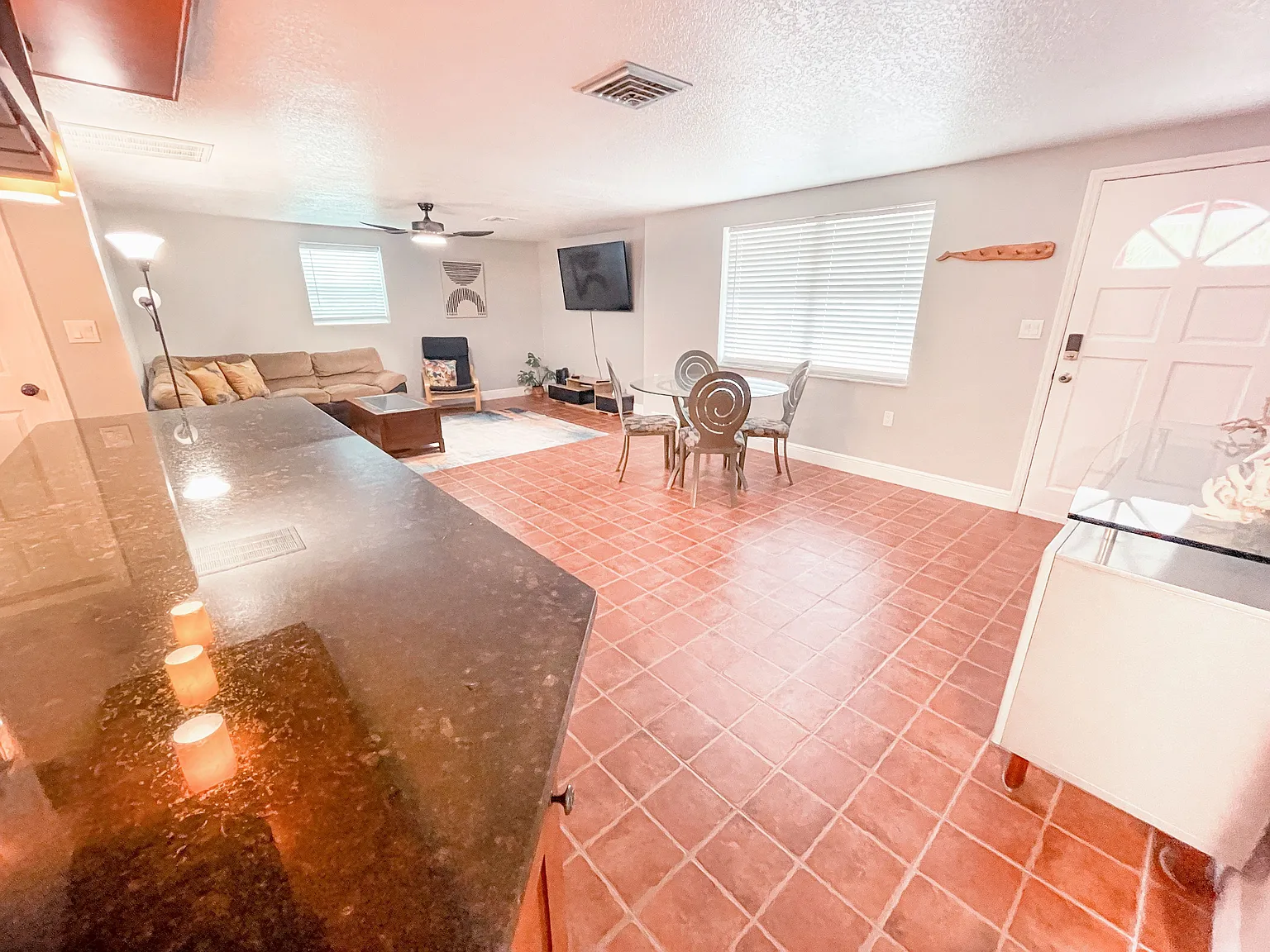 3 bed, 1572 sqft, $2,500 — Photo 3