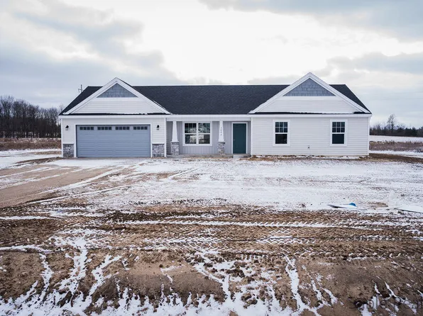 3096 E Peach Ct, Kent City, MI 49330