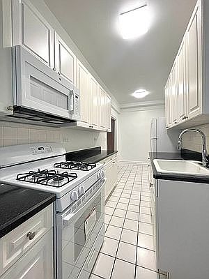 5th image of 225 W 106th St APT 8H