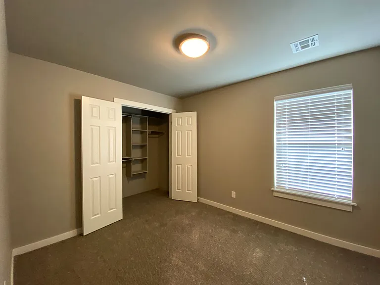 1503 Macalpine St — Photo 2