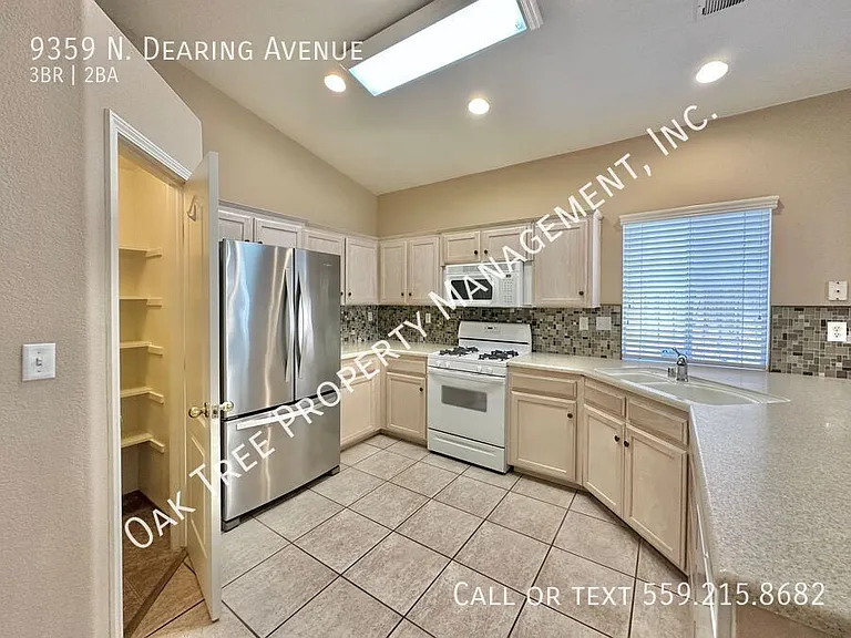 9359 N Dearing Ave — Photo 6