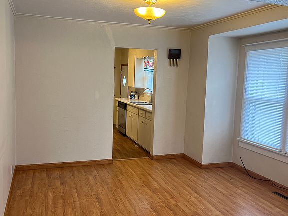 3rd image of 212 NE 9th St