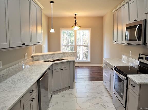 2nd image of 5241 Penny Ln