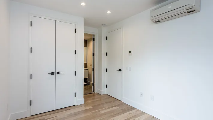 Rented by Nooklyn NYC LLC | media 79