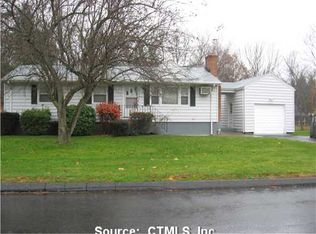 34 Clemens Ave, Trumbull, CT 06611