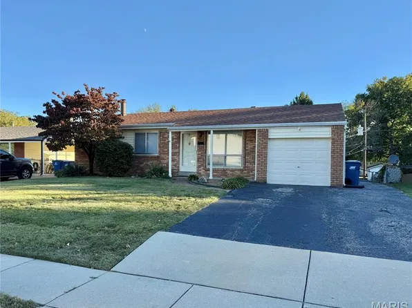 11716 Hollycrest Dr, Maryland Heights, MO 63043