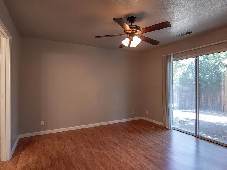 847 Cally Ct — Photo 9