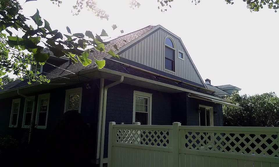2nd image of 861 Agnes Ave