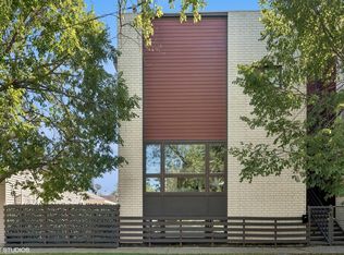 3719 W Roscoe St, Chicago, IL 60618