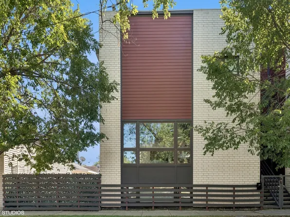 3719 W Roscoe St, Chicago, IL 60618