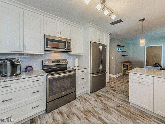 3rd image of 2975 Kenilwick Dr N