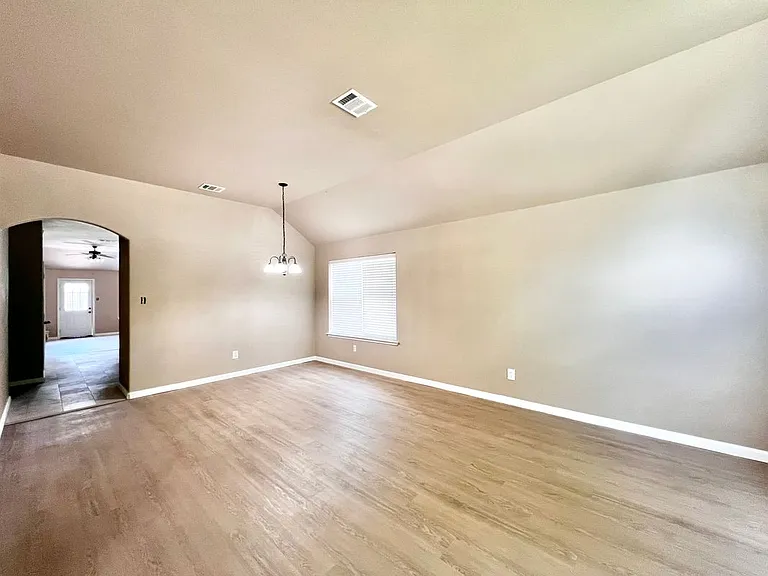 2513 Slalom Dr — Photo 3