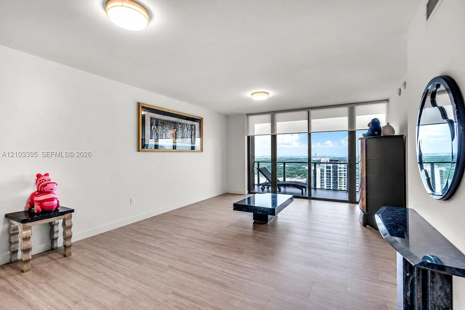 Brickell Flatiron Condo — Photo 2