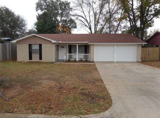 7468 Meadowcrest Dr, Fort Worth, TX 76112