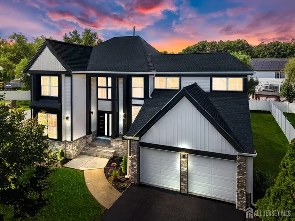 7 Hauser Ln, Matawan, NJ 07747