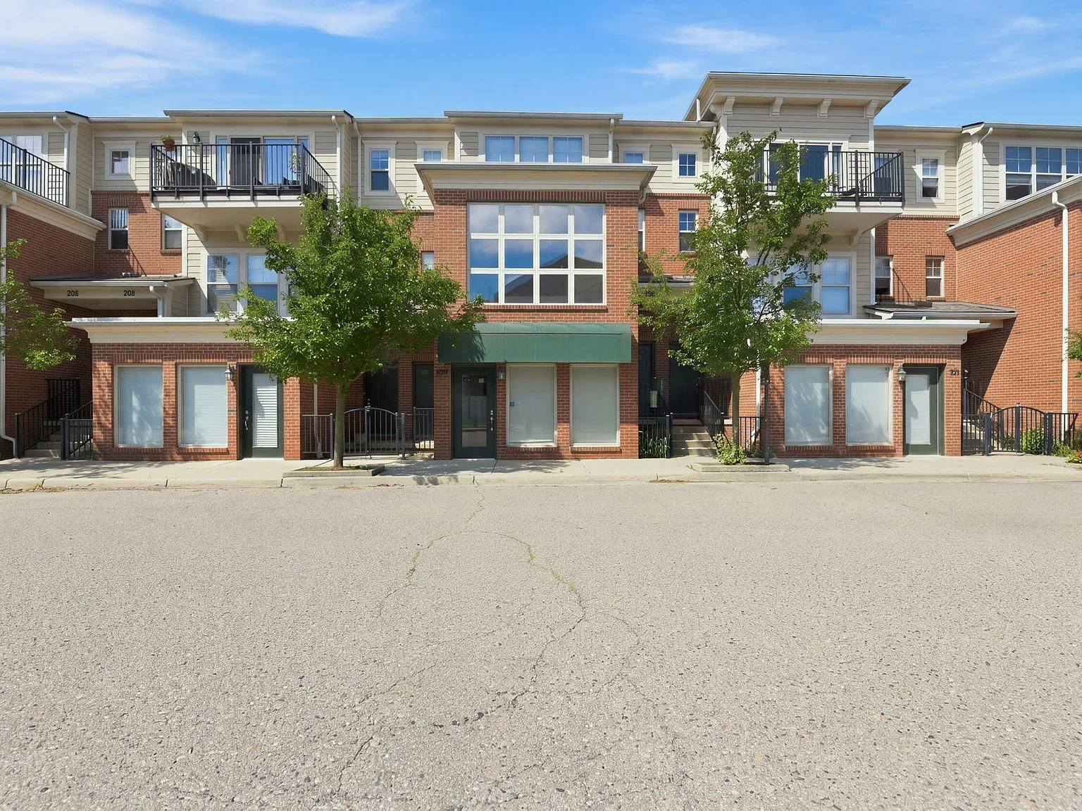 2 bed, 2.0 bath, 1568 sqft, $1,750 — Photo 2